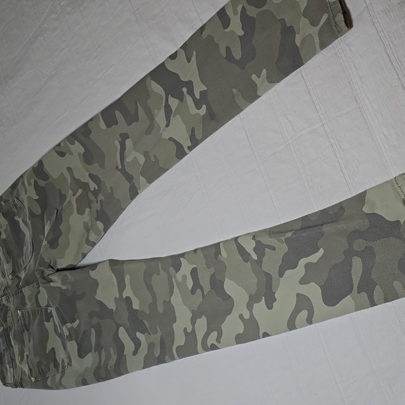 Seven 7 High High Rise Skinny Camouflage Jeans - Size 4 (Wiaist 26 inches) - Picture 13 of 13